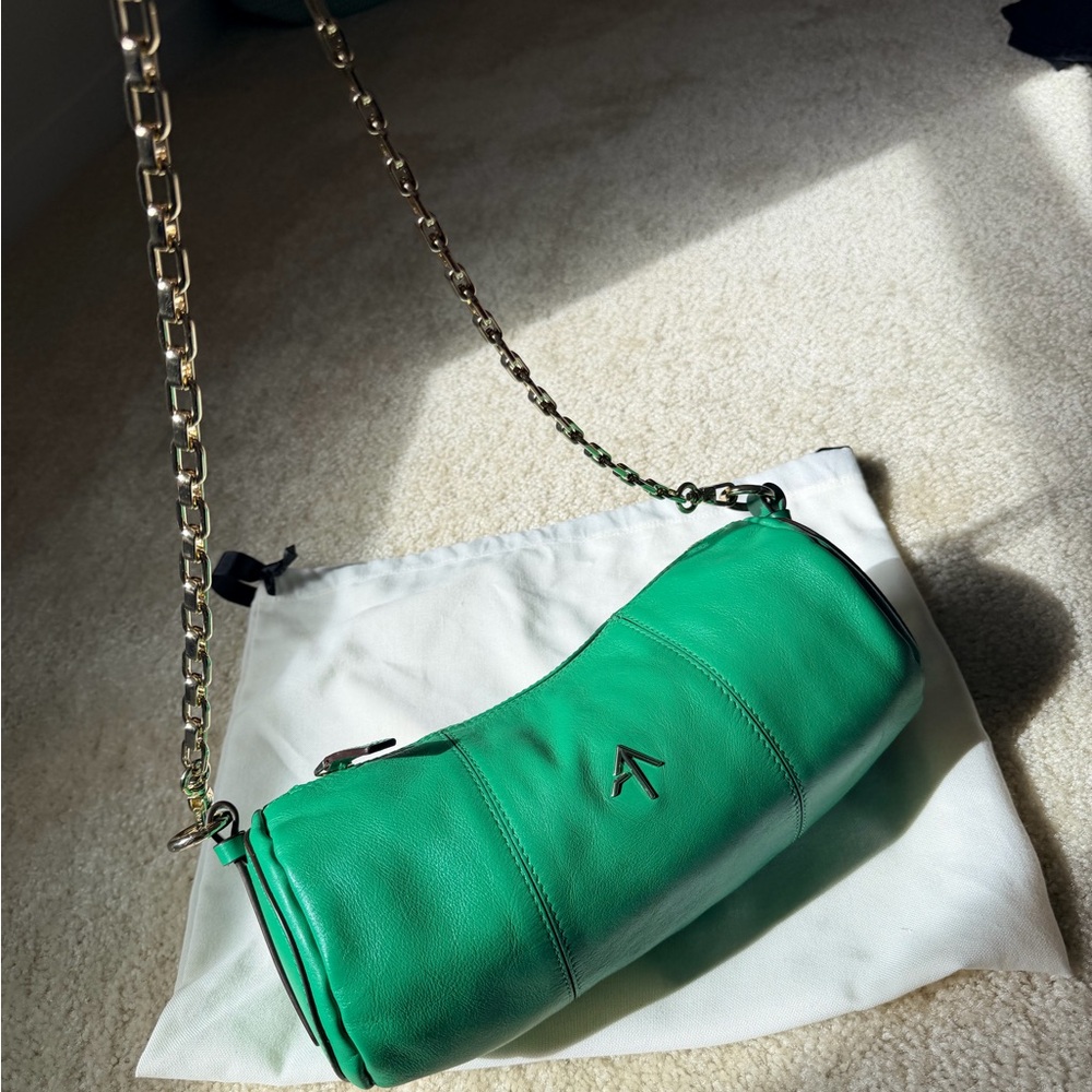 Elegant Green Leather Shoulder Bag with Chain Strap